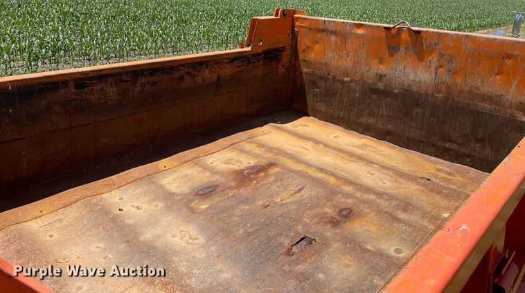 image for item DL3777 2004 International 7400  dump truck