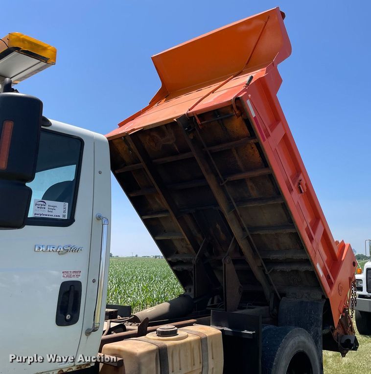 image for item DL3777 2004 International 7400  dump truck
