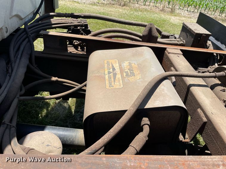 image for item DL3777 2004 International 7400  dump truck