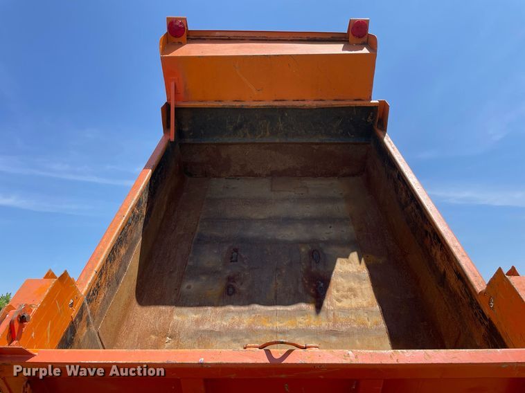 image for item DL3777 2004 International 7400  dump truck