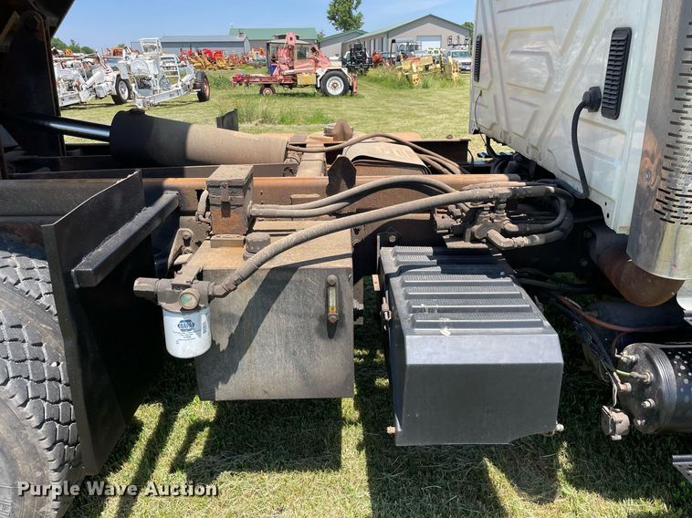 image for item DL3777 2004 International 7400  dump truck