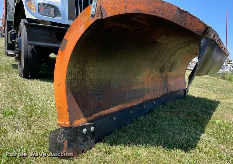 image for item DL3777 2004 International 7400  dump truck