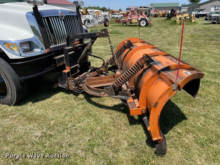 image for item DL3777 2004 International 7400  dump truck