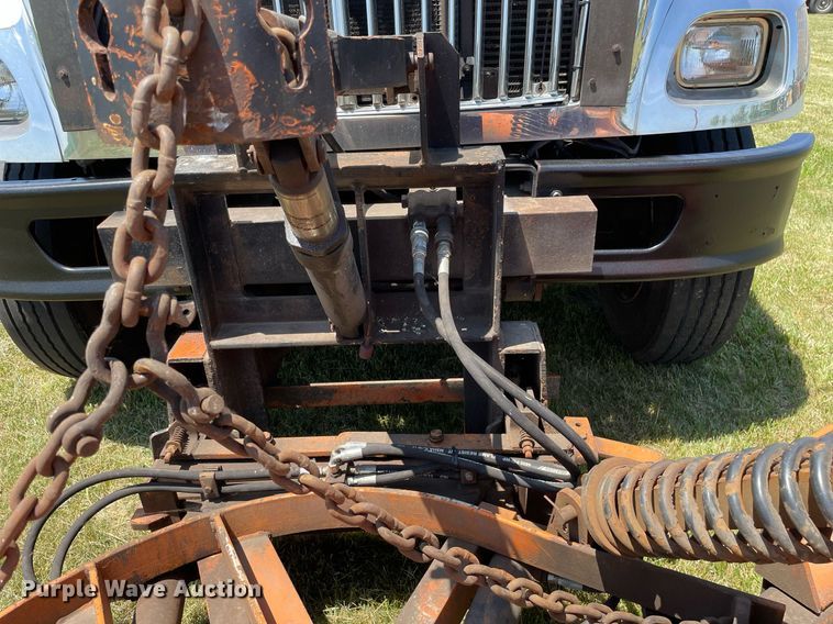 image for item DL3777 2004 International 7400  dump truck