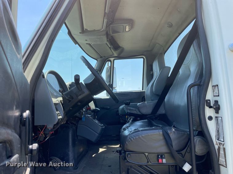 image for item DL3777 2004 International 7400  dump truck