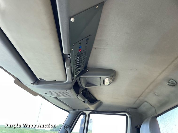 image for item DL3777 2004 International 7400  dump truck