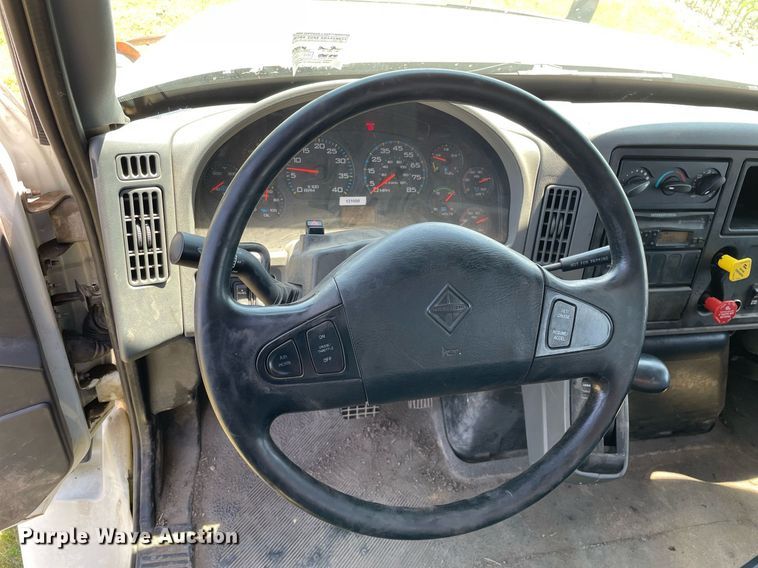 image for item DL3777 2004 International 7400  dump truck