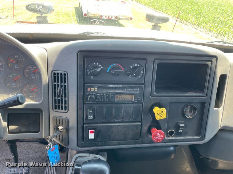 image for item DL3777 2004 International 7400  dump truck