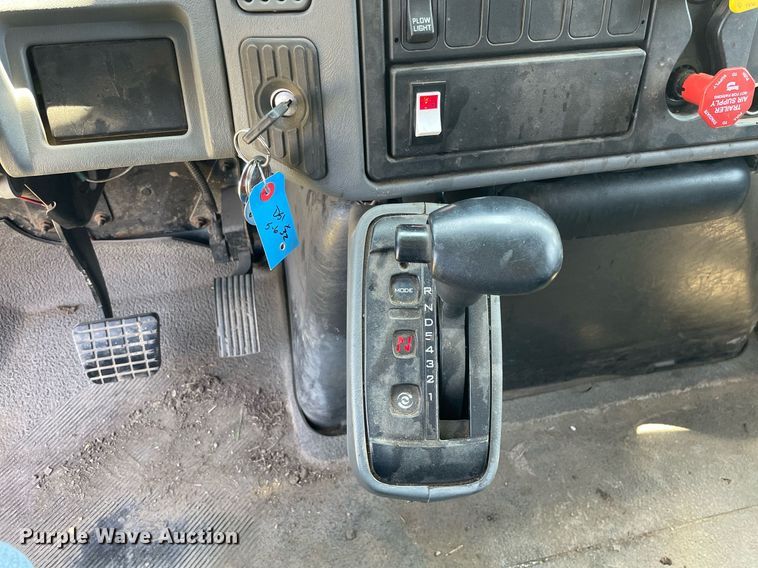 image for item DL3777 2004 International 7400  dump truck