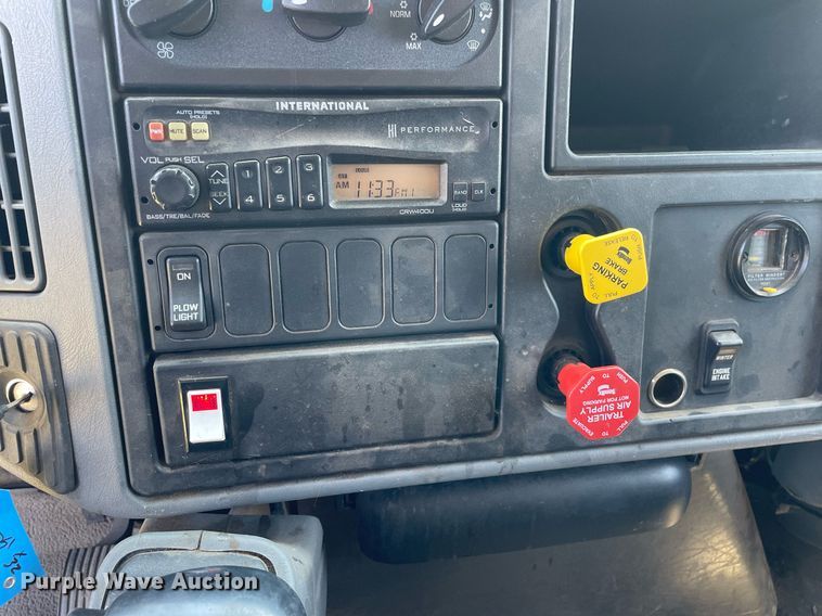 image for item DL3777 2004 International 7400  dump truck