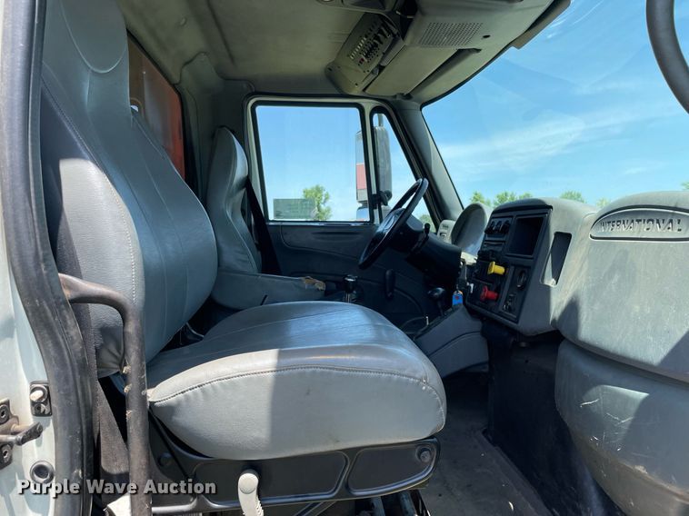 image for item DL3777 2004 International 7400  dump truck