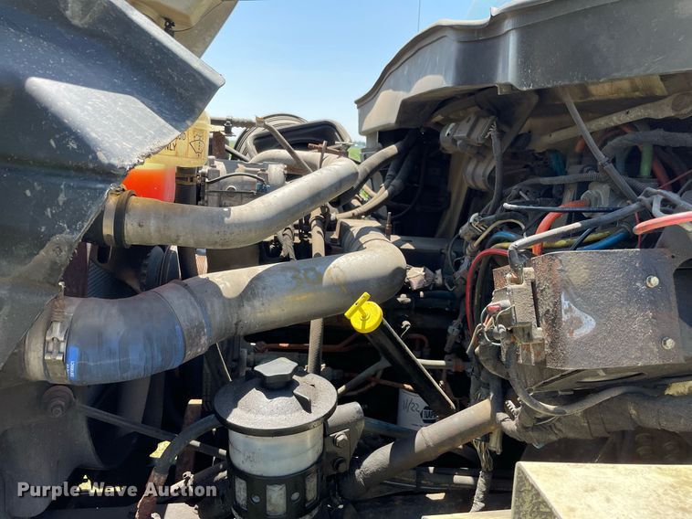 image for item DL3777 2004 International 7400  dump truck