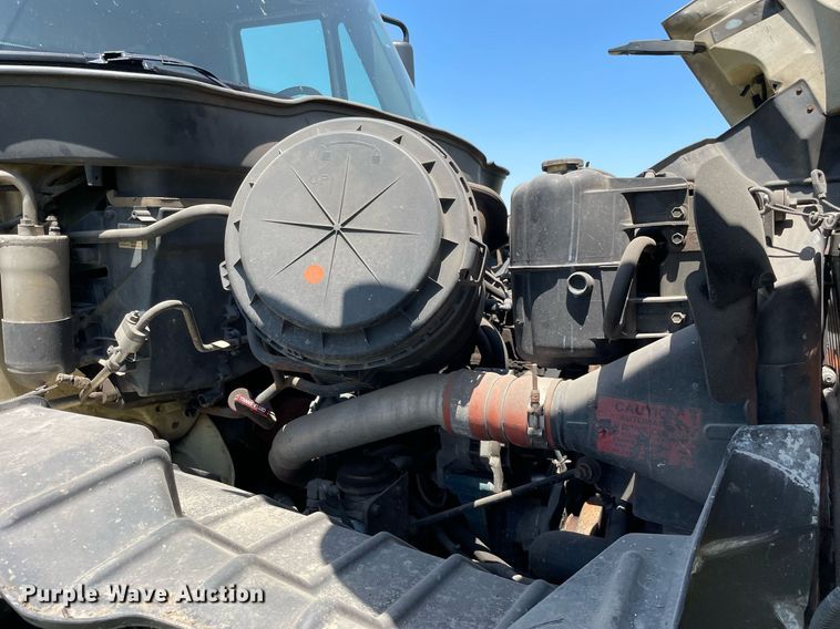 image for item DL3777 2004 International 7400  dump truck