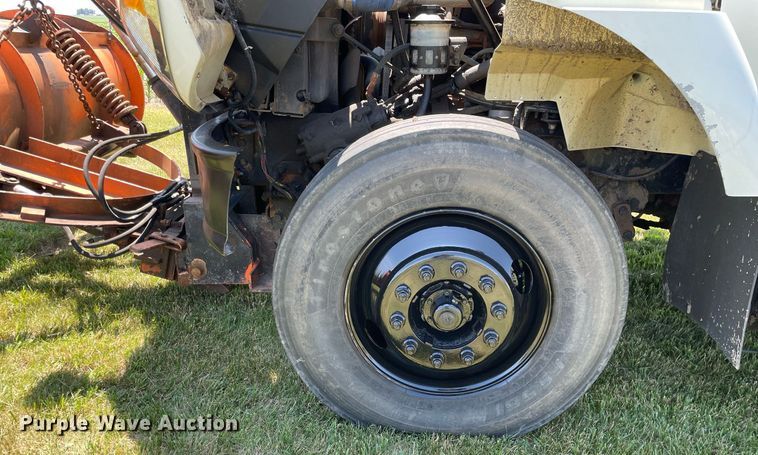 image for item DL3777 2004 International 7400  dump truck