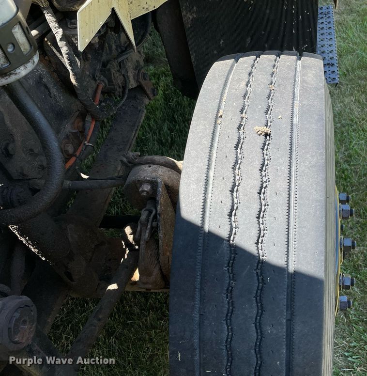 image for item DL3777 2004 International 7400  dump truck