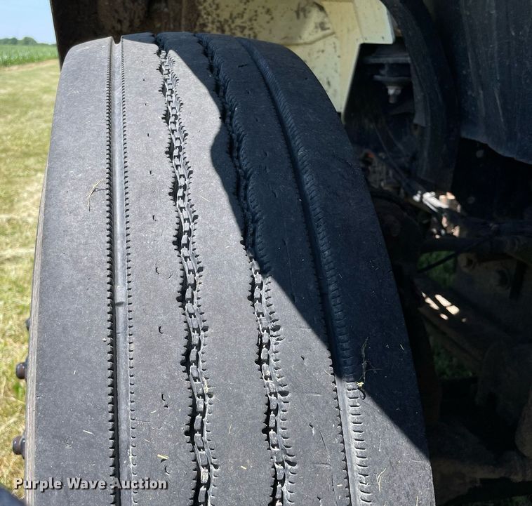 image for item DL3777 2004 International 7400  dump truck