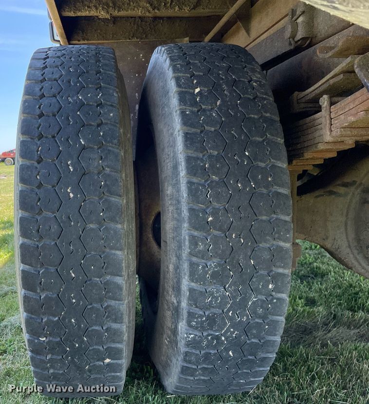 image for item DL3777 2004 International 7400  dump truck