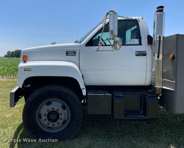 image for item DL3778 2000 GMC C8500  reel truck