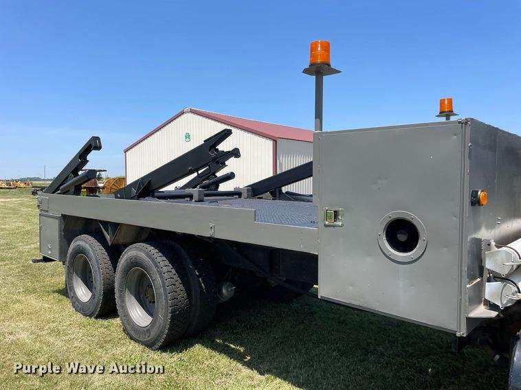 image for item DL3778 2000 GMC C8500  reel truck