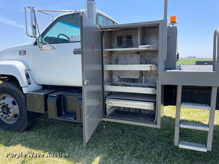 image for item DL3778 2000 GMC C8500  reel truck