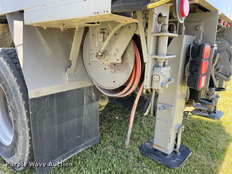 image for item DL3778 2000 GMC C8500  reel truck