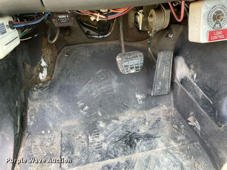 image for item DL3778 2000 GMC C8500  reel truck