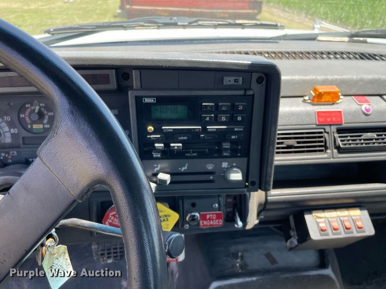 image for item DL3778 2000 GMC C8500  reel truck