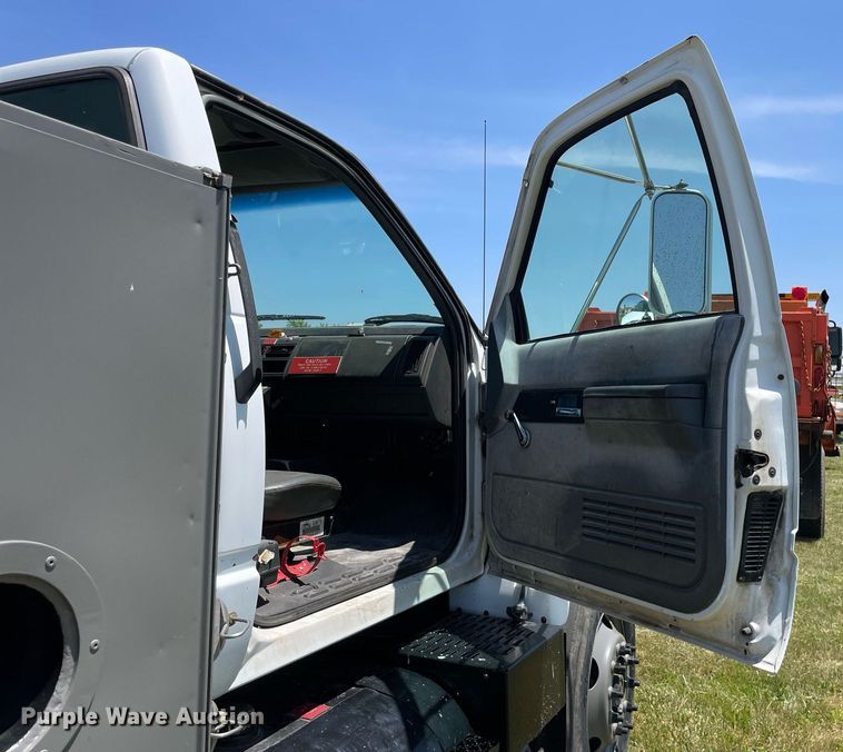 image for item DL3778 2000 GMC C8500  reel truck