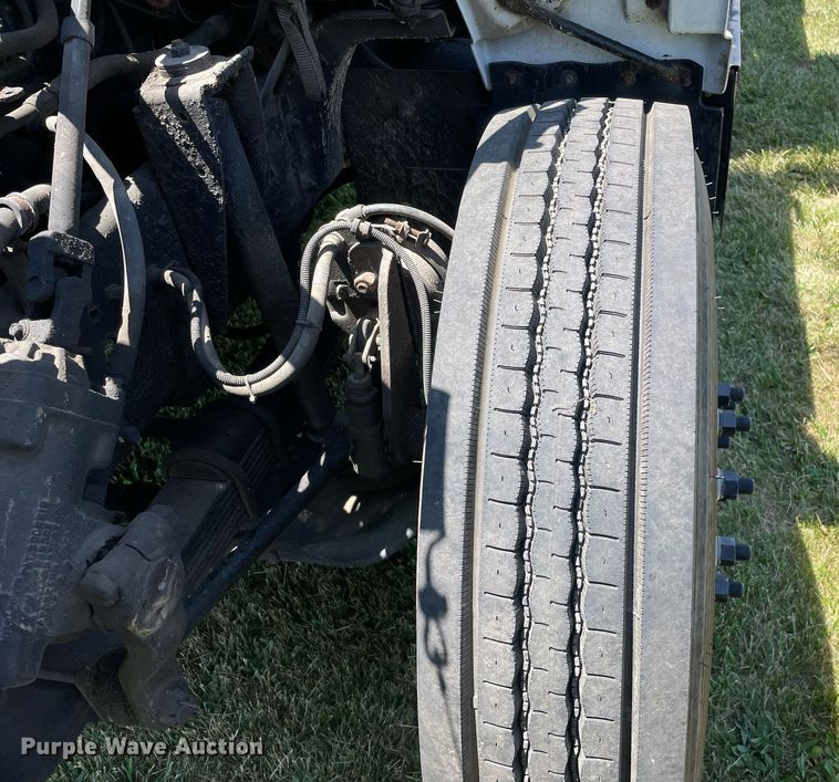 image for item DL3778 2000 GMC C8500  reel truck