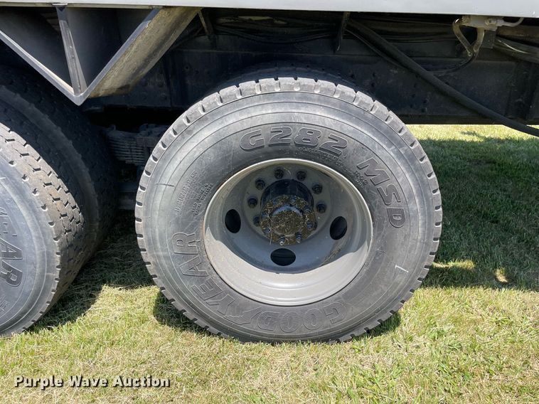 image for item DL3778 2000 GMC C8500  reel truck