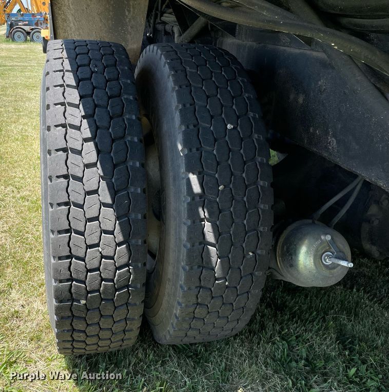 image for item DL3778 2000 GMC C8500  reel truck