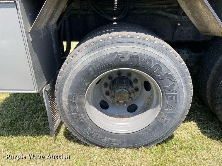 image for item DL3778 2000 GMC C8500  reel truck