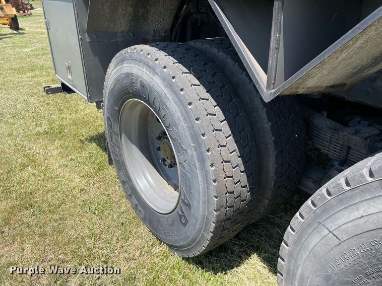 image for item DL3778 2000 GMC C8500  reel truck