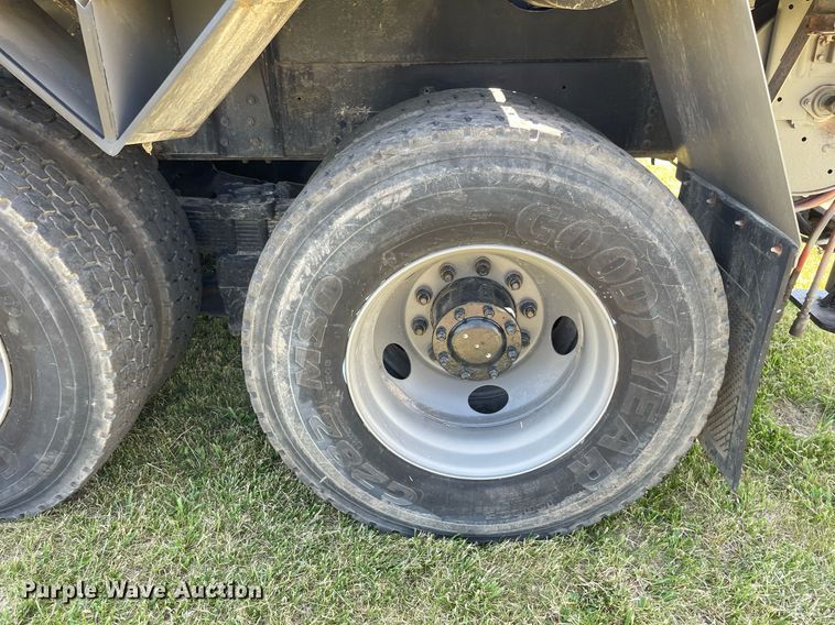 image for item DL3778 2000 GMC C8500  reel truck