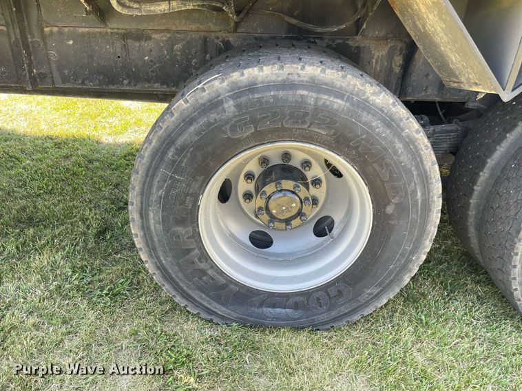 image for item DL3778 2000 GMC C8500  reel truck