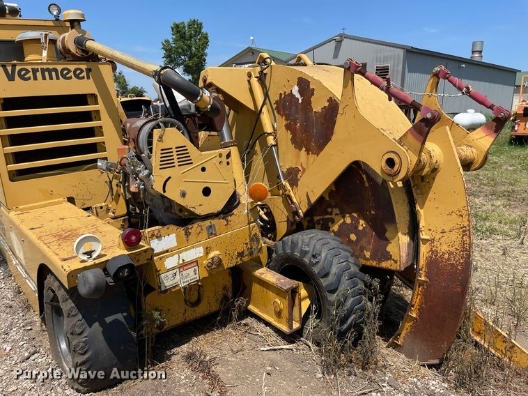 image for item DL3780 1994 Vermeer CC135A Offset  concrete cutter