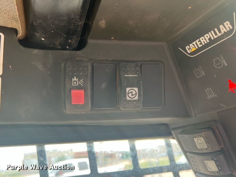 image for item DN3027 2006 Caterpillar 268B  tracked skid steer loader