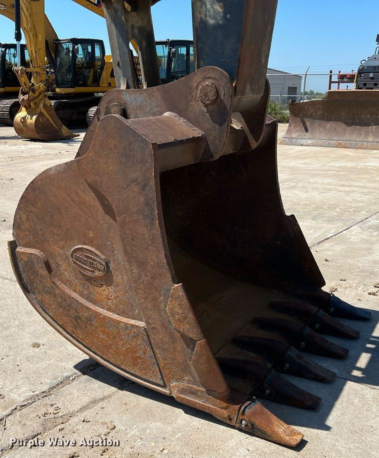 image for item DN3031 2017 John Deere 350GLC  excavator