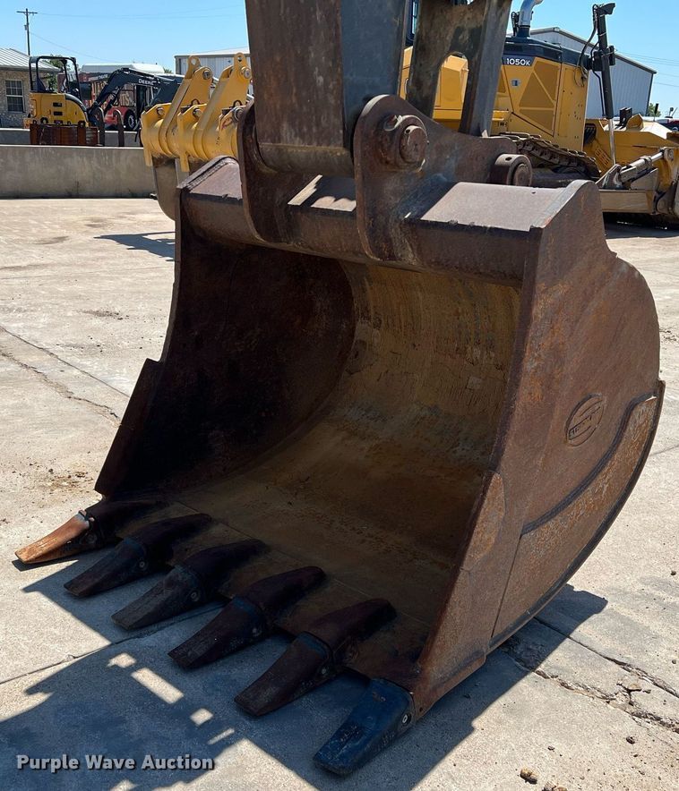 image for item DN3031 2017 John Deere 350GLC  excavator