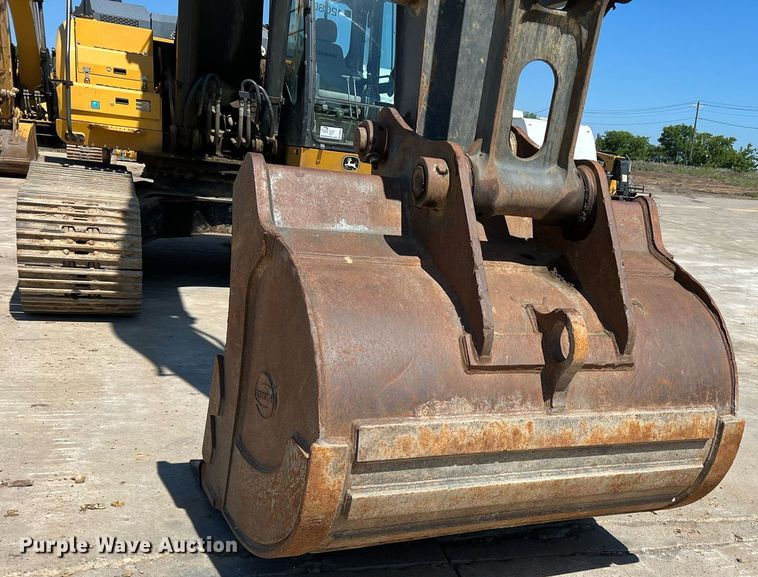 image for item DN3031 2017 John Deere 350GLC  excavator