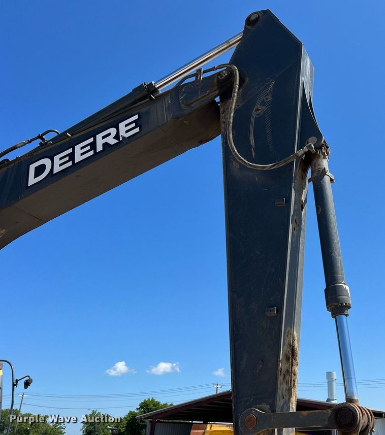 image for item DN3031 2017 John Deere 350GLC  excavator