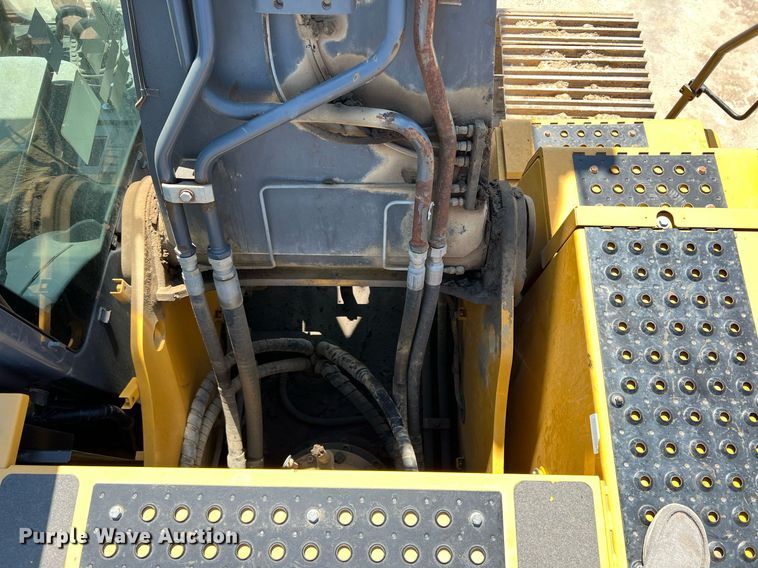 image for item DN3031 2017 John Deere 350GLC  excavator