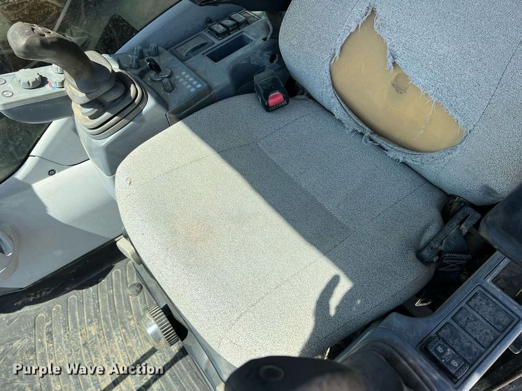 image for item DN3031 2017 John Deere 350GLC  excavator