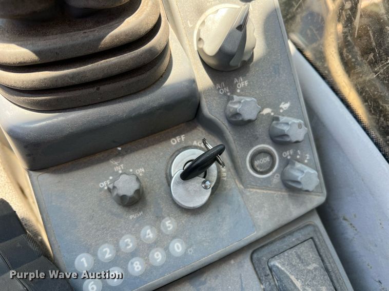 image for item DN3031 2017 John Deere 350GLC  excavator