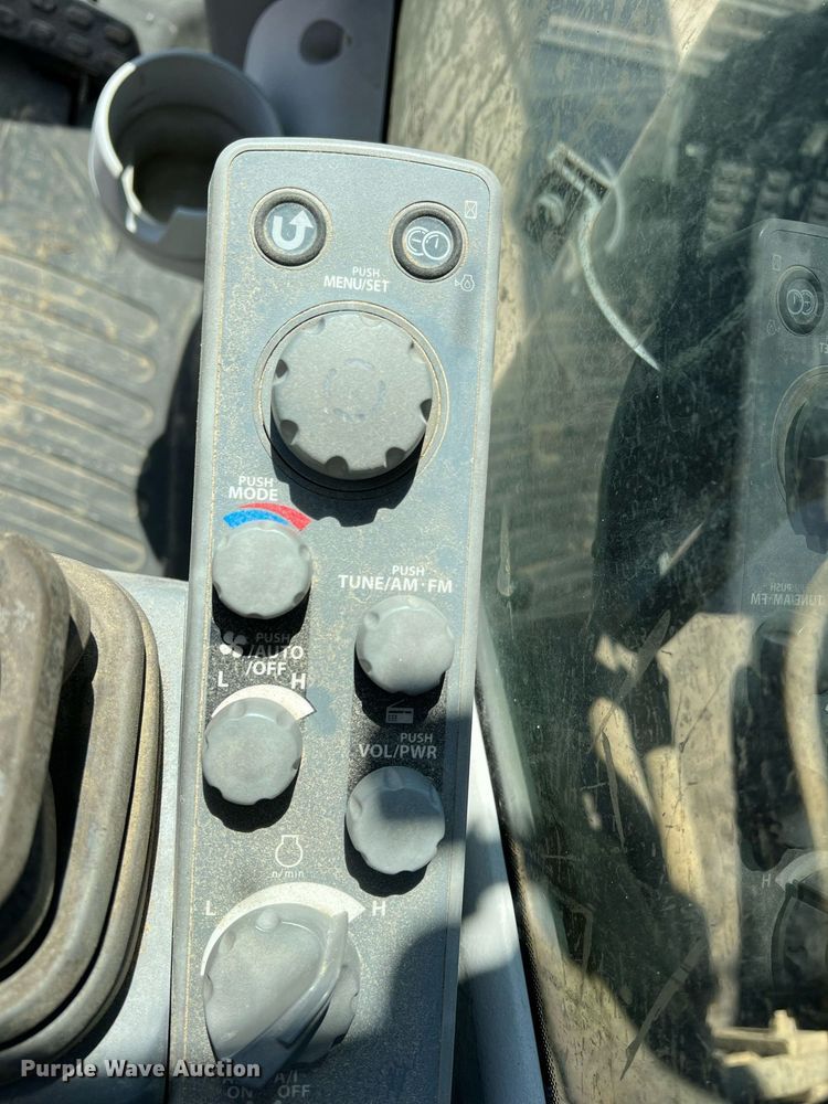 image for item DN3031 2017 John Deere 350GLC  excavator