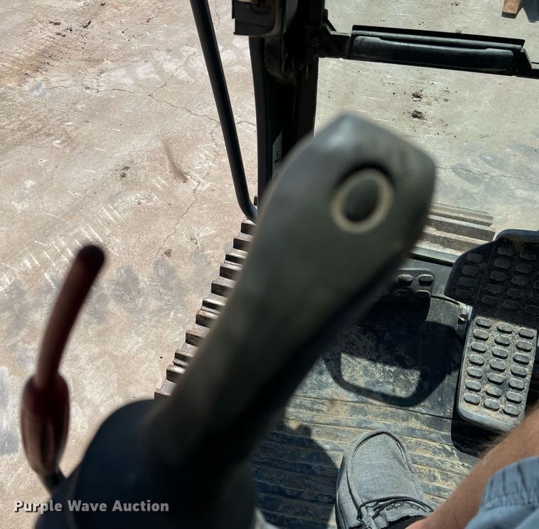 image for item DN3031 2017 John Deere 350GLC  excavator