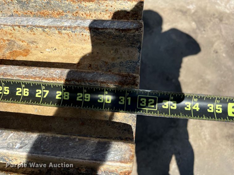 image for item DN3031 2017 John Deere 350GLC  excavator