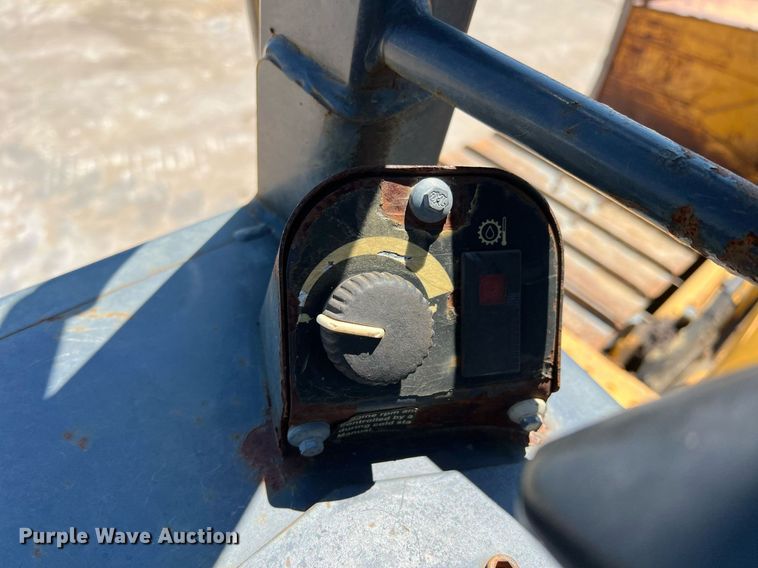 image for item DN3032 2007 John Deere 750J LGP  dozer