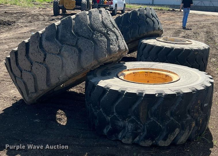 image for item DN3033 (4) 23.5R25 wheels and tires