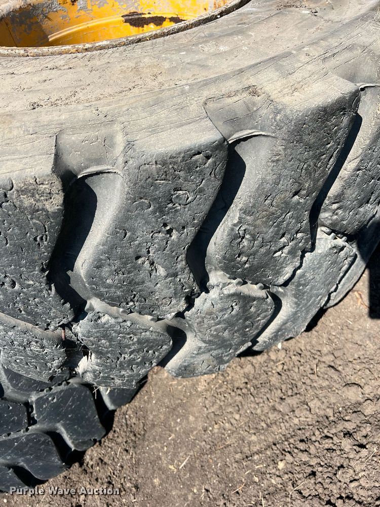 image for item DN3033 (4) 23.5R25 wheels and tires